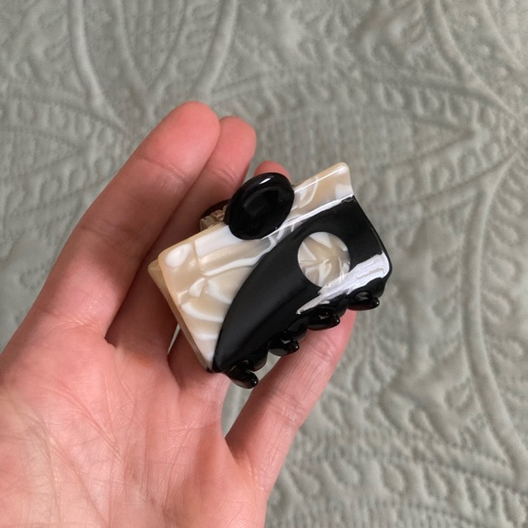 Yin yang hair clip - Picture 4 of 10